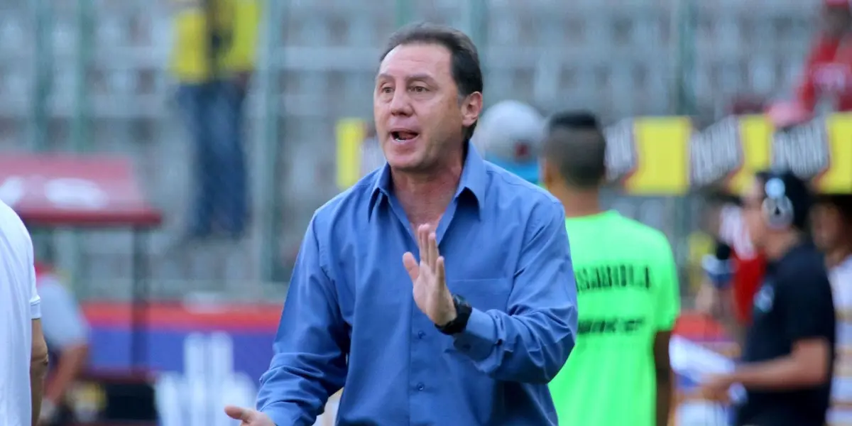 El ex capitán de la Selección Ecuatoriana criticó al actual entrenador Félix Sánchez