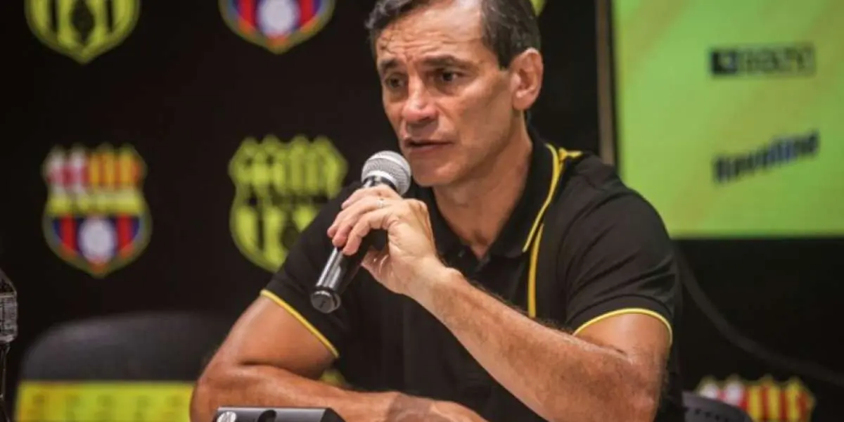 El DT de Barcelona SC dió una rueda de prensa desde Paraguay previo a su debut por Copa Libertadores