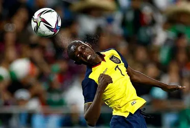 Félix Sánchez Bas estuvo anoche en el partido de Copa Libertadores entre Barcelona SC y Bolívar.