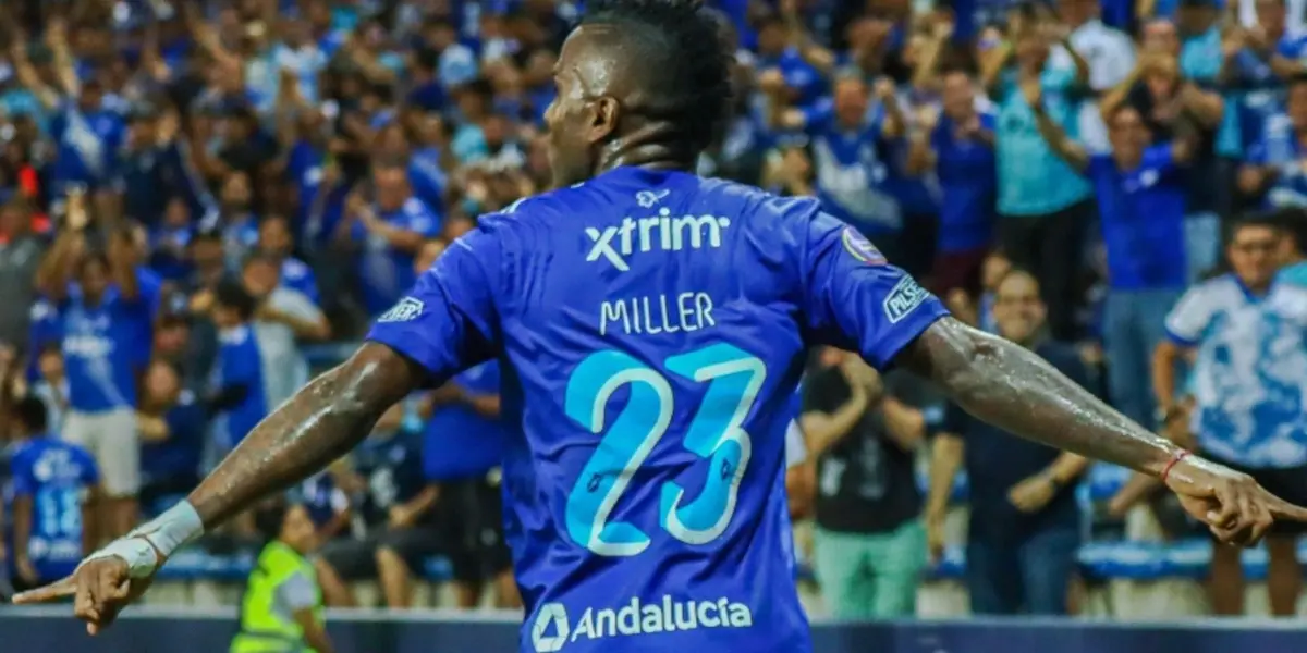 Miller Bolaños salió sustituido durante el partido contra los albos