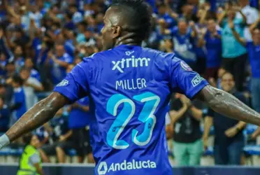 Miller Bolaños salió sustituido durante el partido contra los albos